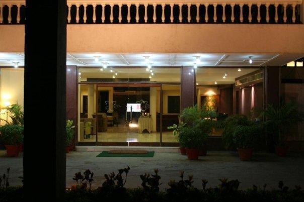 Hotel Clark Greens 뉴델리 외부 사진